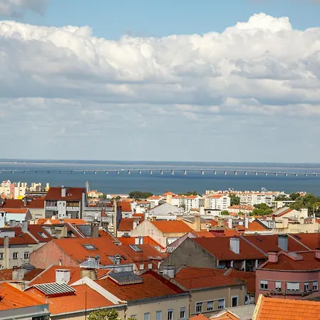 Penha De Franca'S Viewpoint Duplex Lisbona